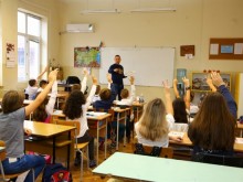 Петиция за временно прекратяване на присъствените занятия набира скорост