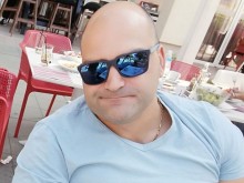 Млад лекар загуби битката с коронавируса, две дечица останаха сирачета