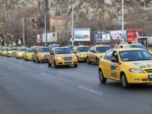 Таксиметрови шофьори и автобусни превозвачи стягат национален протест