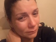 Наша чалга певица изригна: Уважавайте медиците и не ги изяждайте с парцалите