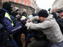 Напрежение на протеста срещу новите мерки в София!