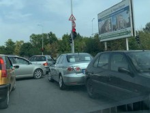 Транспортен ад край "Алати", граждани заплашват с блокади супермаркета