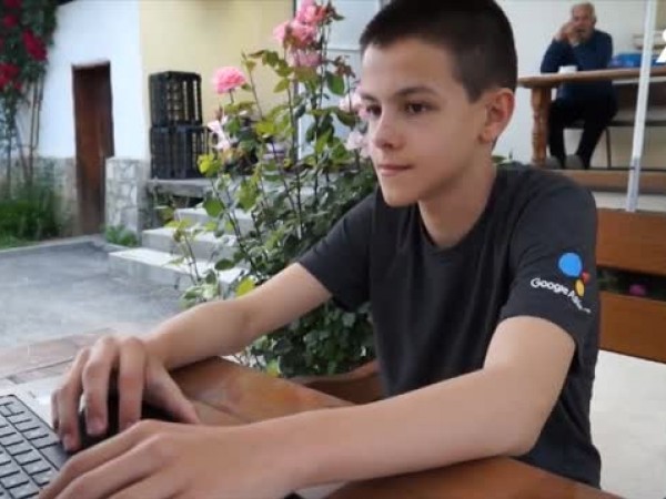Изкуствен интелект, който разбира български език, създаде 14-годишният Радостин от