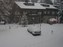 Снегът вече натрупва
