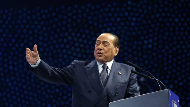 Бившия италиански премиер Силвио Берлускони трябва да си почива вкъщи