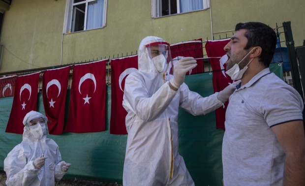 Турски учени са установили че количеството на вирусите на SARS CoV 2