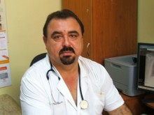 Обичан русенски медик издъхна след тежка борба с коронавируса