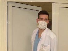 Млад лекар върна в болница избягал пациент с деменция и COVID-19