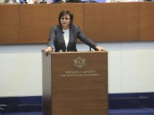 Нинова: Не се крийте, а обяснете за ваксините. Настояваме да са доброволни и безплатни