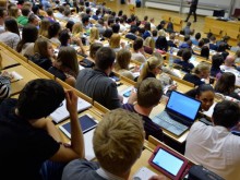 Университетските преподаватели ще са сред първите ваксинирани