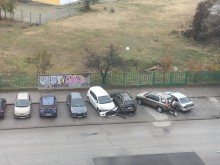 В Пловдив пиян млад мъж реши да подреди автомобилите по негов си начин