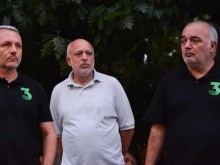 Протестиращи към "Отровното трио": Къде са парите?