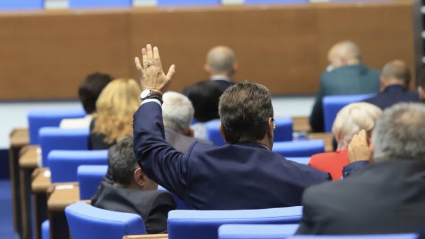 Без дебати депутатите приеха на първо четене промени в Гражданския