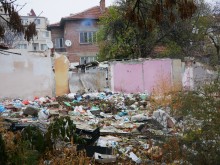 Отвратително сметище в центъра на Пловдив