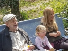 Деси Слава роди от връстник на сина си, Самуел Финци пък по-голям от сестра си с 50 години…