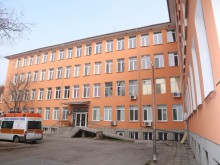 В наша болница търсят: Лекари за 5000 лева заплата, сестри - 3500, санитари - 2500