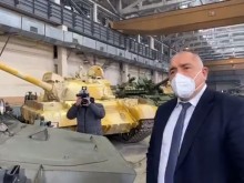 Борисов на поредна инспекция: Наред с танкове и артилерия, правим и пътища