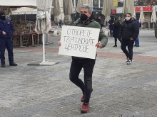 Протестиращи в Пловдив поискаха отварянето на търговските центрове
