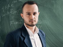 Карбовски си намери майстора! Вижте каква плесница му заши един учител!