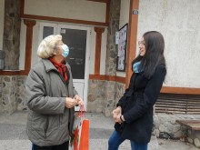 Младите социалисти от Асеновград с коледна изненада за своите възрастни другари