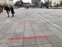 Така ще се спазва дистанцията на ледената пързалка в Пловдив!
