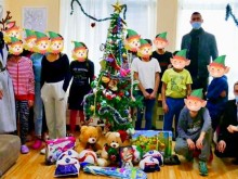 Младежкото обединение в БСП Плевен се включи в инициативата "С маската на Дядо Коледа"