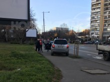 Пресичащ вдигна чистачката на спряла на червено кола, шофьорът полудя, тръгна да отмъщава