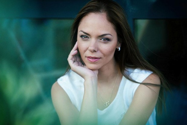 Актрисата Йоанна Темелкова влиза в нова житейска роля Звездата от нашумеля криминален