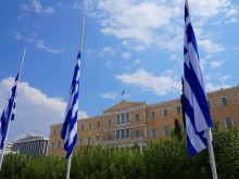 Коледа в Гърция - не повече от 9 души и празнична литургия за пръв път от началото на карантината