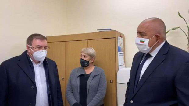 Премиерът Бойко Борисов и министърът на здравеопазването Костадин Ангелов лично провериха