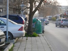 Казани за смет запушиха тротоар в Пловдив