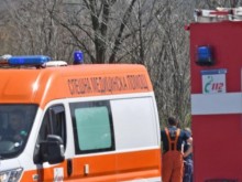Бус едва не уби служител в завод "Агрия“, влачи го 15 метра по асфалта