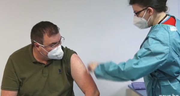 Здравният министър проф бе ваксиниран в столичната болница Св Анна