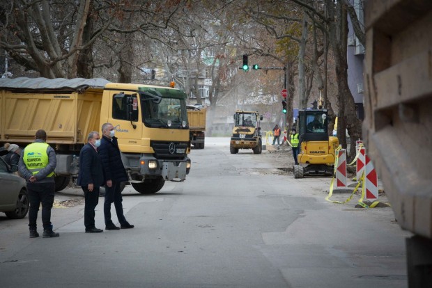 Кметът на Варна инспектира ремонта на ул. Д-р Анастасия Железкова“ и