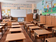 Учители: Отварянето на училищата ще доведе до трета вълна