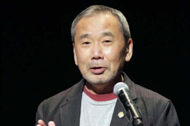 Японският писател Харуки Мураками заяви че политиците трябва да разсеят