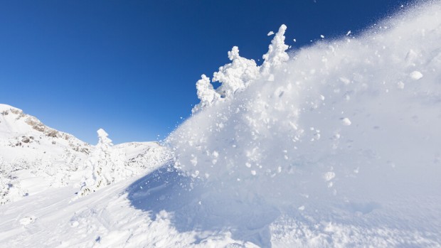 Лавина затрупа сноубордист в Пирин   Мъжът не е пострадал сериозно