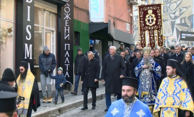 Затварят части от булеварди и улици заради литийното шествие