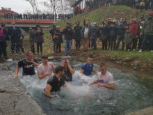 Куклен спази традицията за Йордановден