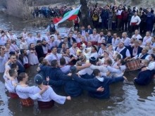 Органите на реда съставиха акт на кмета на Калофер заради мъжкото хоро