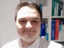 Д-р Монев: Не го правете! COVID-19 не се лекува така, както се прави в България