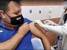 Общинските съветници били ваксинирани, за да не се изхвърлят дозите