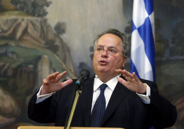EURACTIV
Бившият гръцки външен министър Никос Коциас коментира, че България се