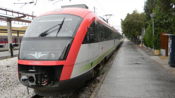 Бързият влак от Варна за София в 9 20 ч се