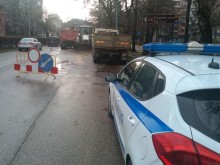 Можело! Ето как решиха проблема с огромната дупка на бул. "Васил Априлов"!