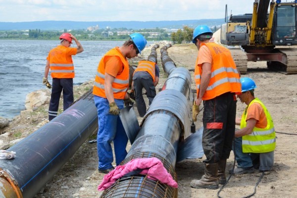 Проблеми бавят полагането на тръбопровода във Варненското езеро съобщи на
