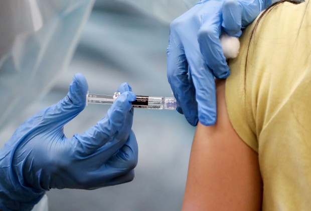 България е на последно място по поставени ваксини на 100