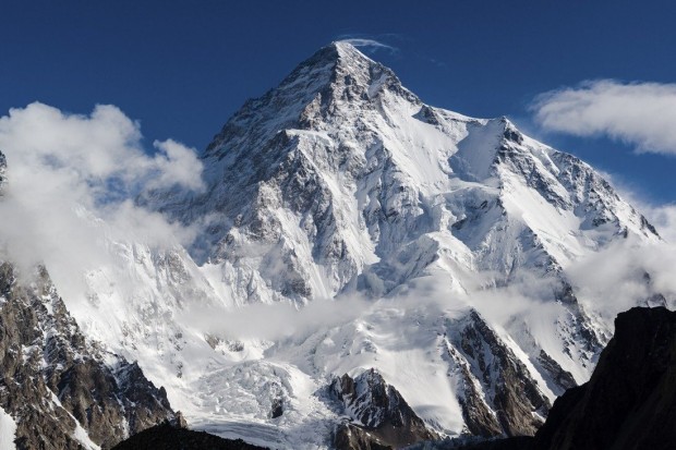 Екип от 10 непалци осъществи първо успешно зимно изкачване на