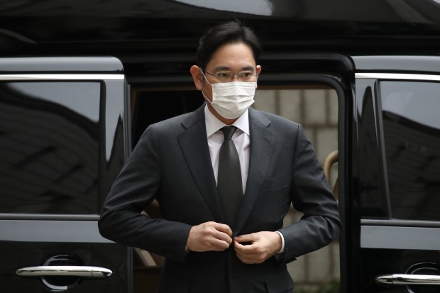 Южнокорейски съд осъди вицепрезидентът и фактически шеф на Samsung Electronics