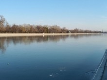 Гребната база в Пловдив замръзна